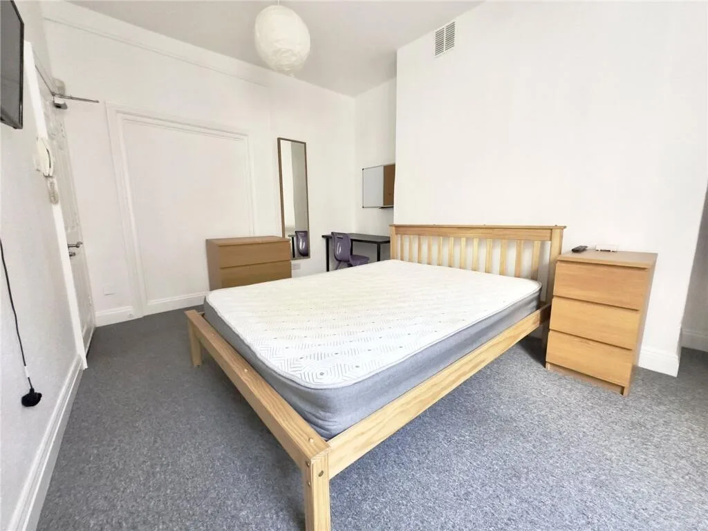 10 bedroom terraced house for rent