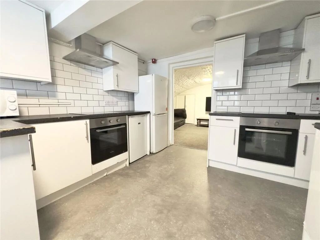 10 bedroom terraced house for rent