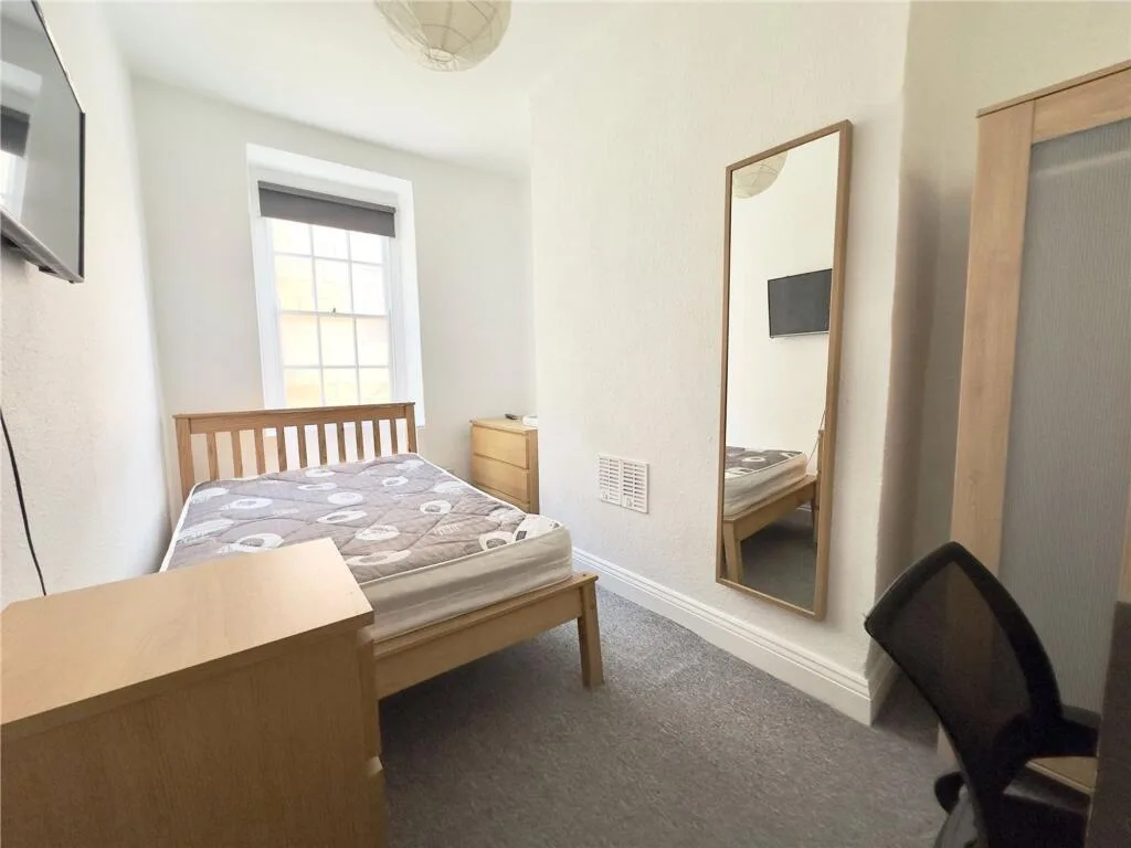 10 bedroom terraced house for rent