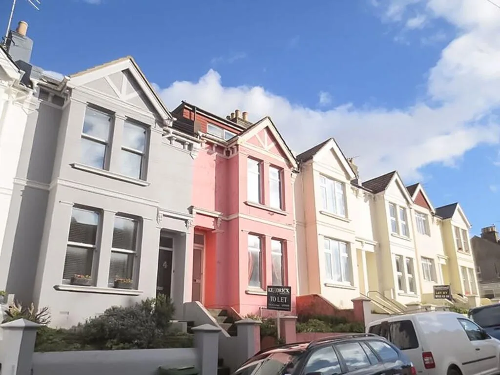 6 bedroom terraced house for rent
