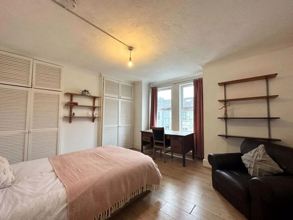 6 bedroom terraced house for rent