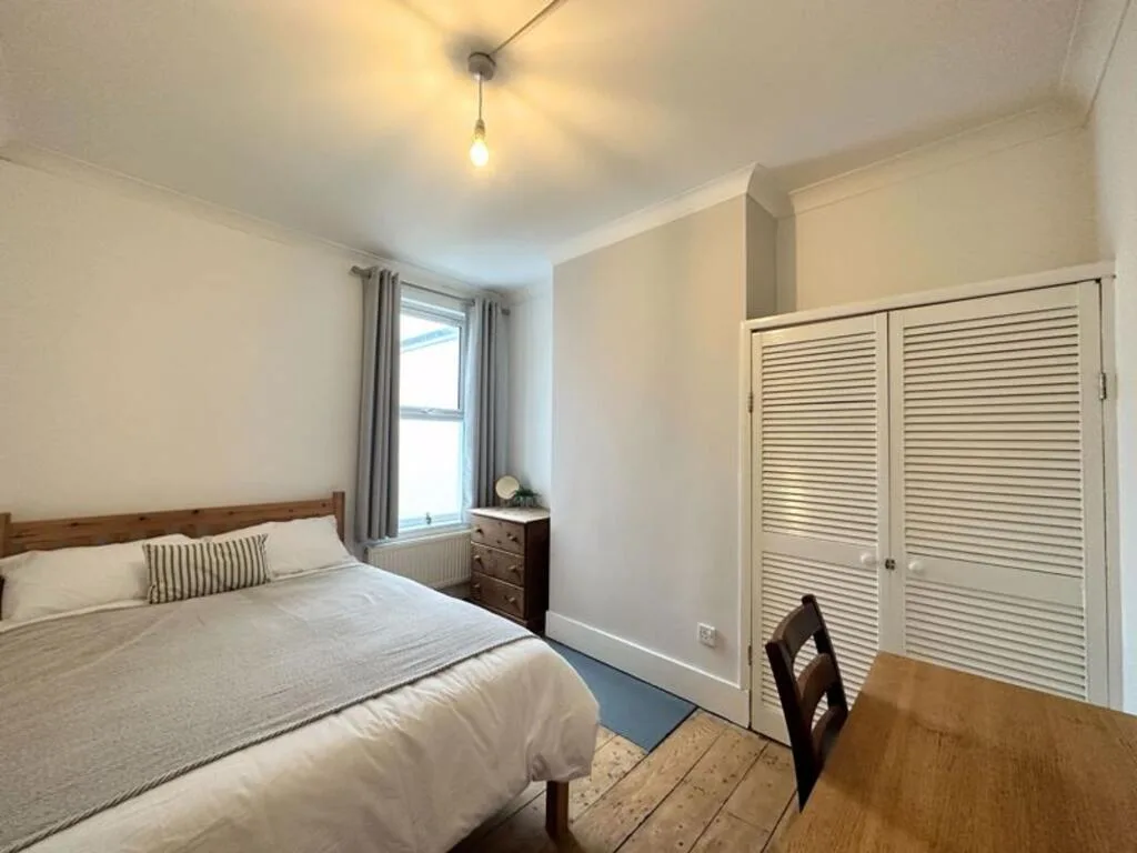 6 bedroom terraced house for rent
