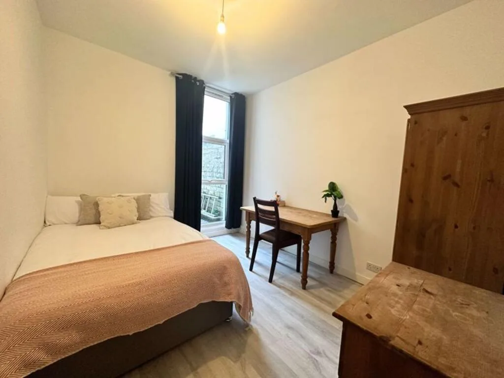6 bedroom terraced house for rent