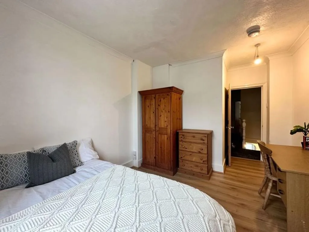 6 bedroom terraced house for rent