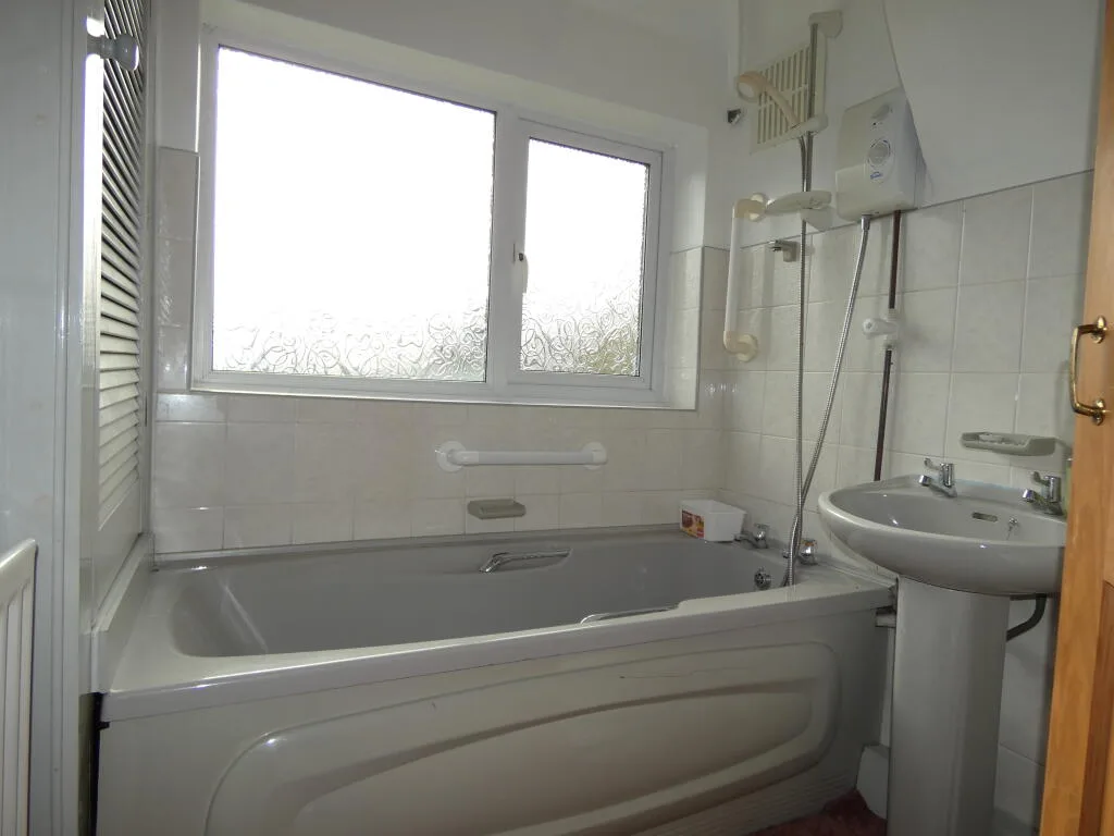 2 bedroom semi-detached house for rent