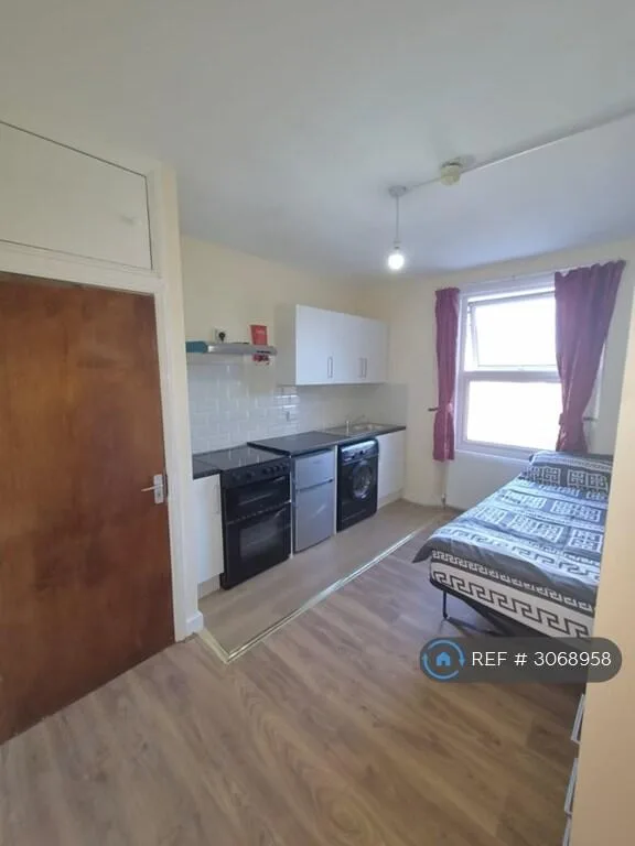 Studio flat for rent