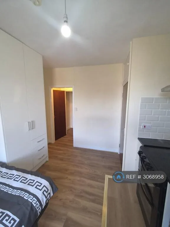 Studio flat for rent