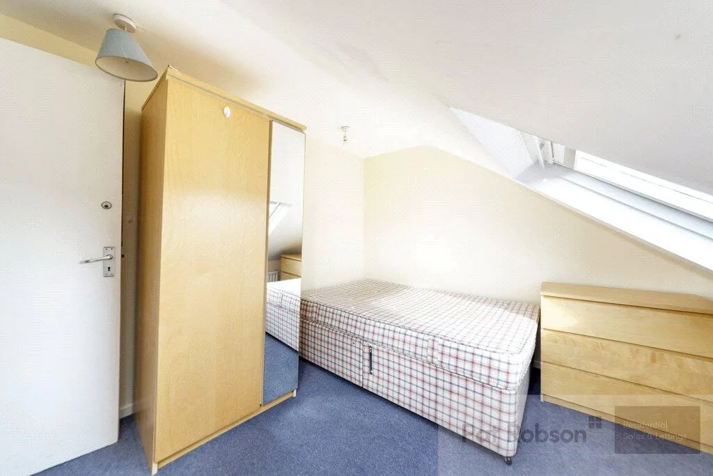 4 bedroom maisonette for rent