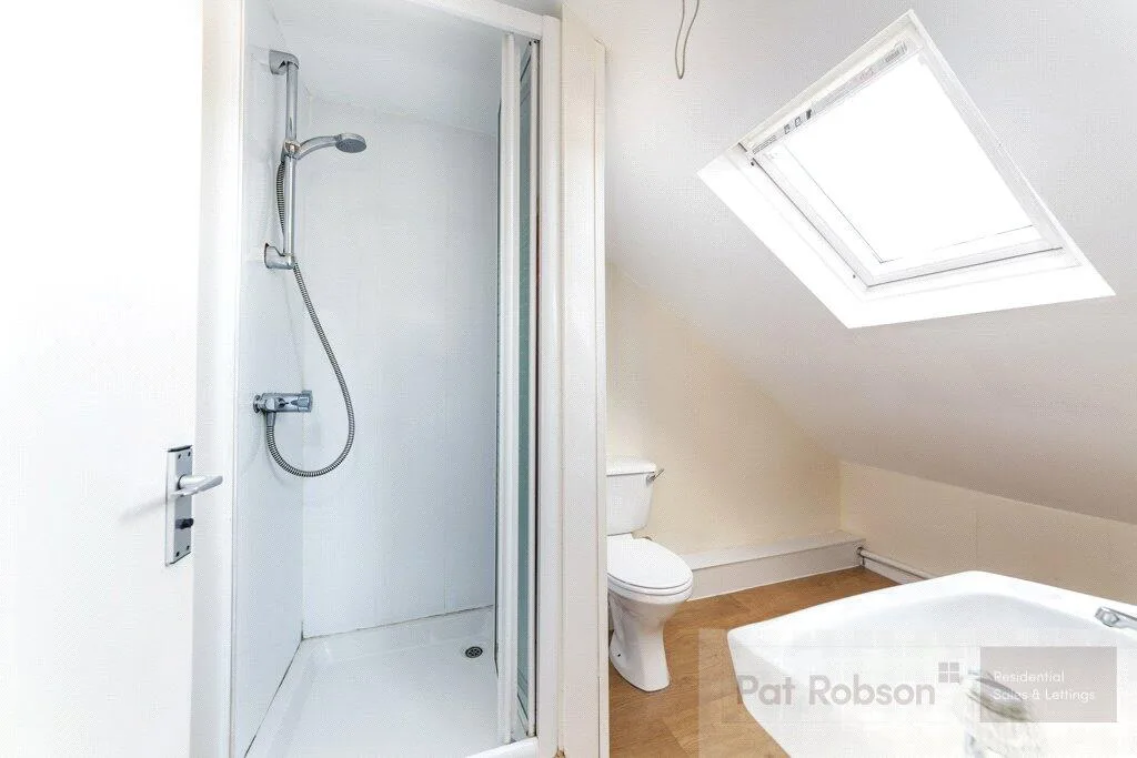 4 bedroom maisonette for rent
