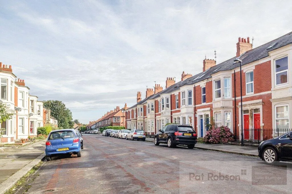 4 bedroom maisonette for rent