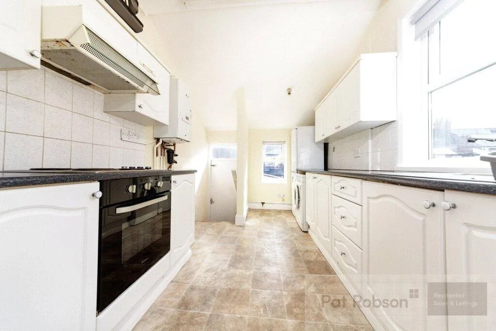 4 bedroom maisonette for rent