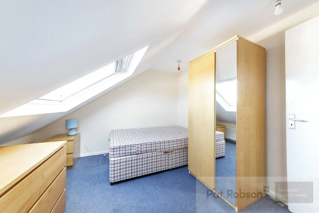 4 bedroom maisonette for rent
