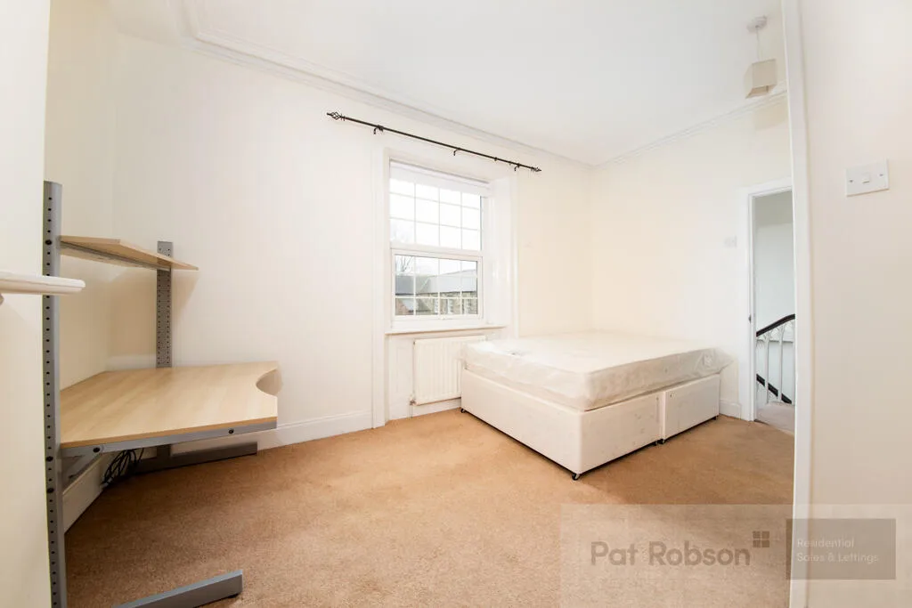 3 bedroom maisonette for rent