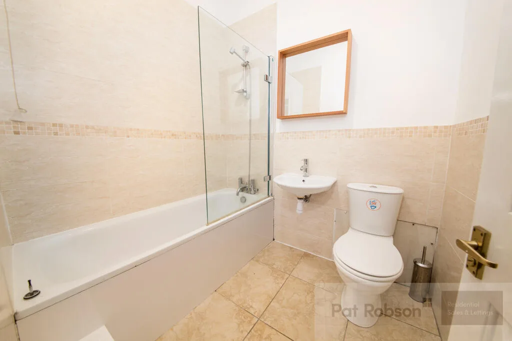 3 bedroom maisonette for rent