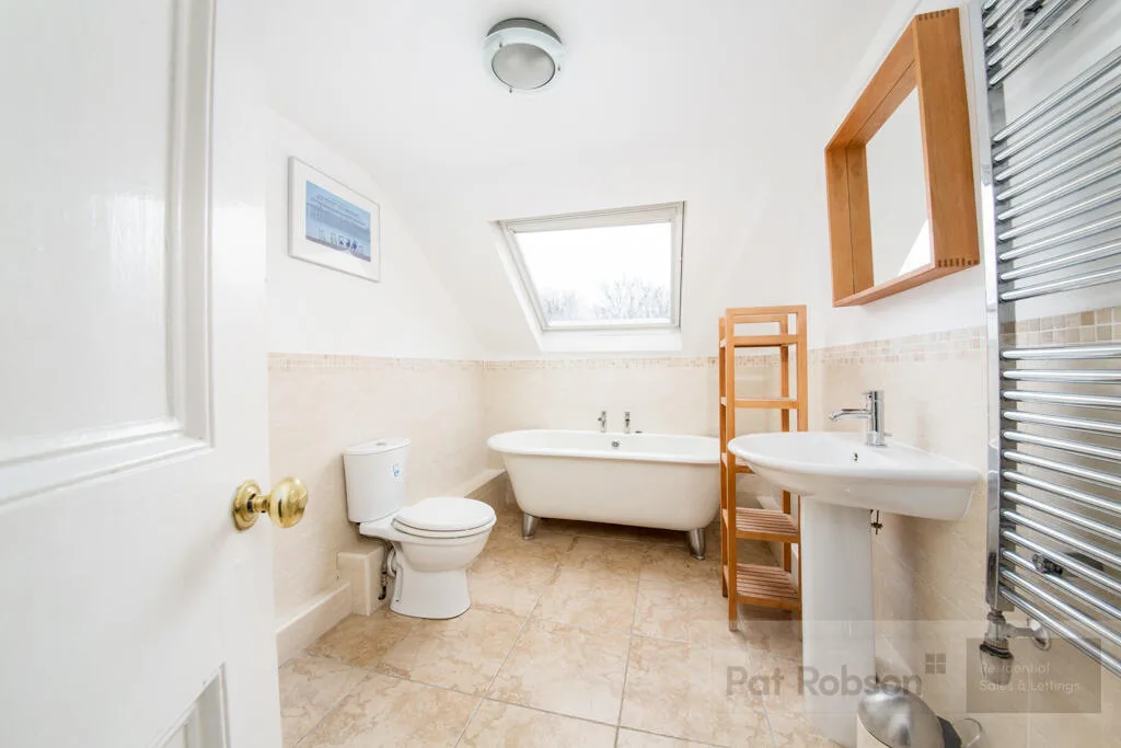3 bedroom maisonette for rent