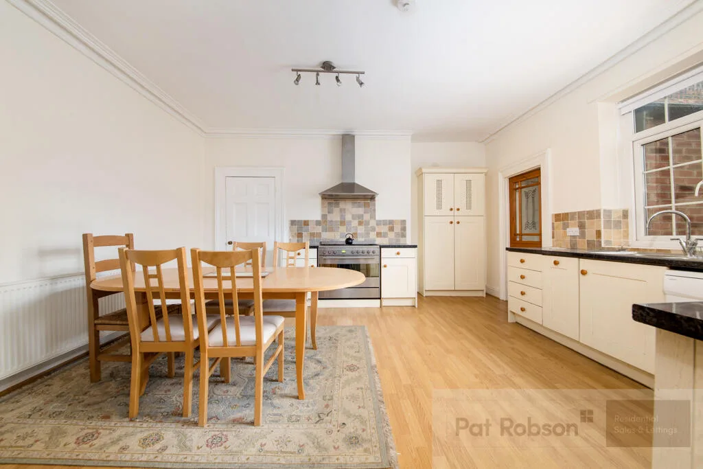 3 bedroom maisonette for rent