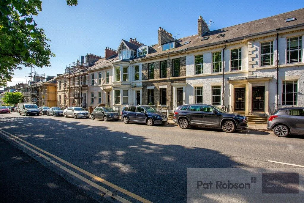 3 bedroom maisonette for rent
