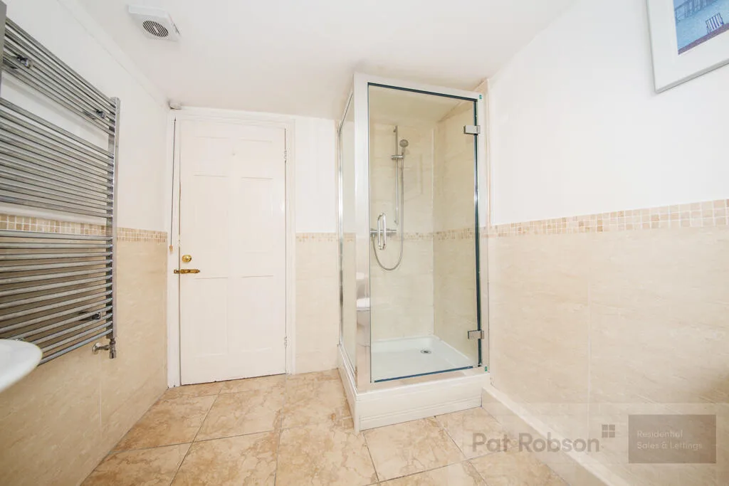 3 bedroom maisonette for rent