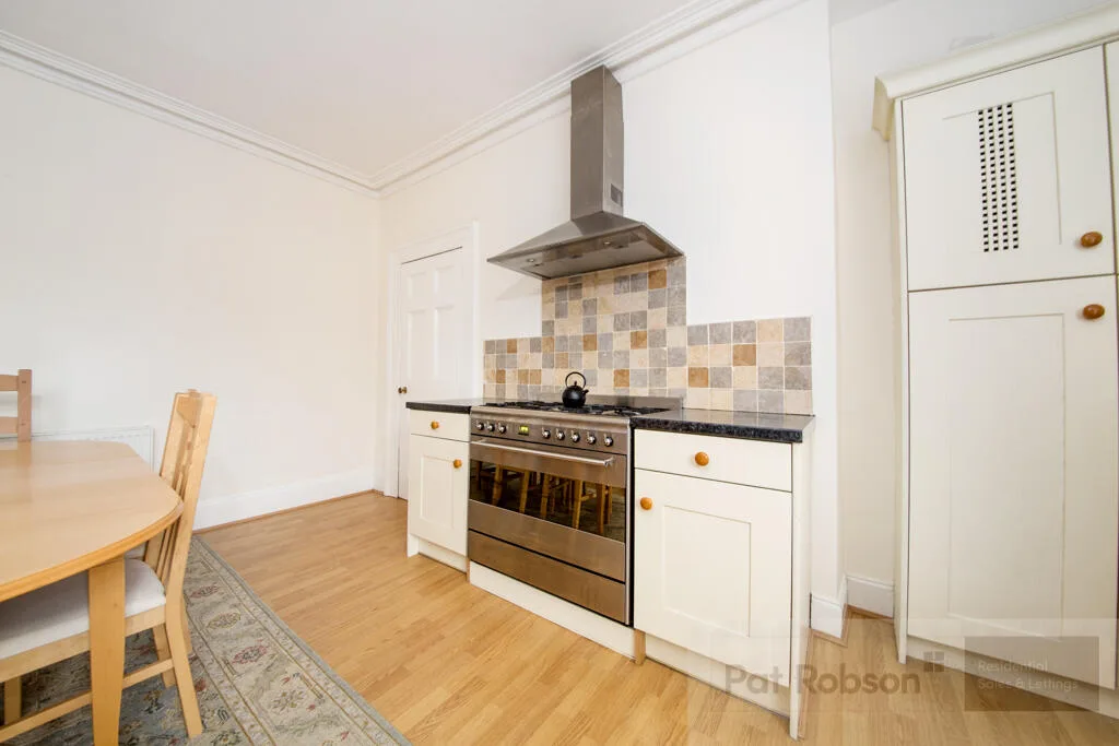 3 bedroom maisonette for rent