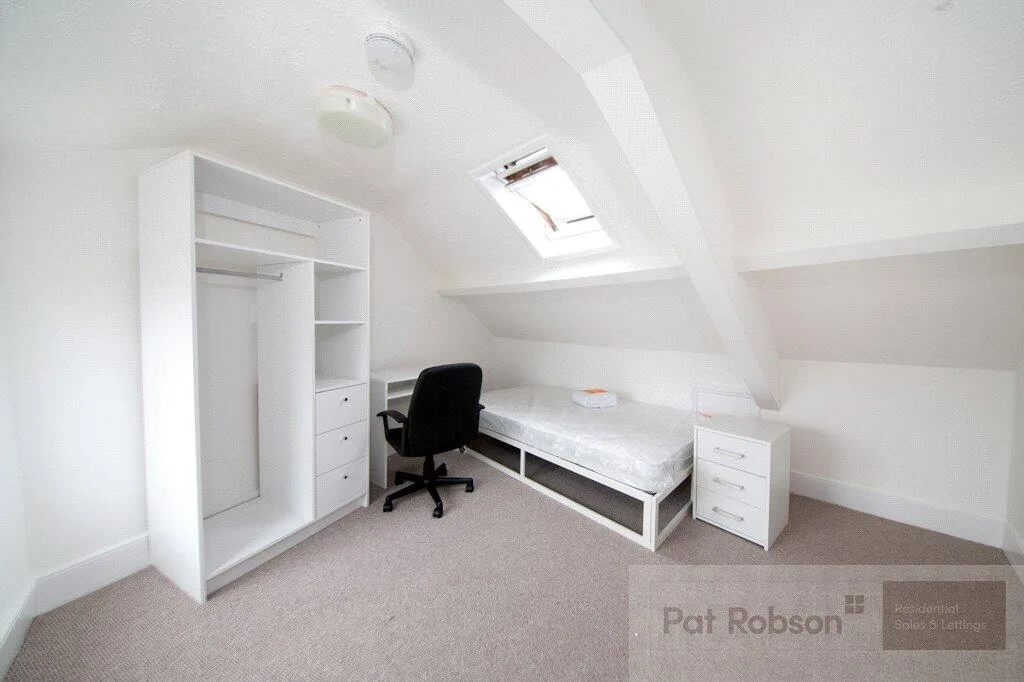 5 bedroom property for rent