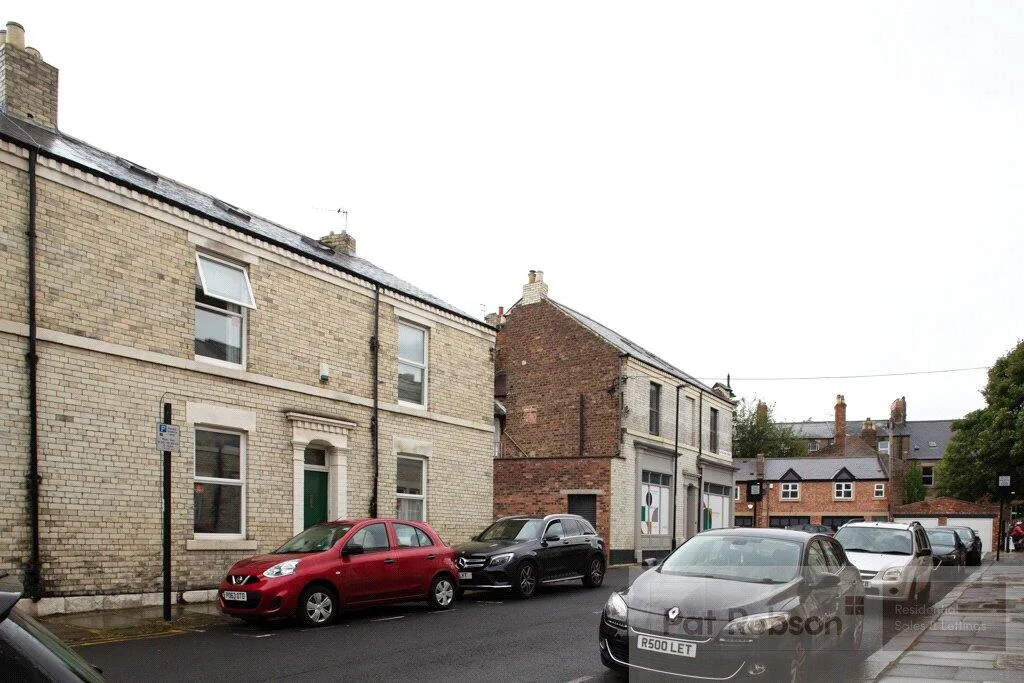 5 bedroom property for rent