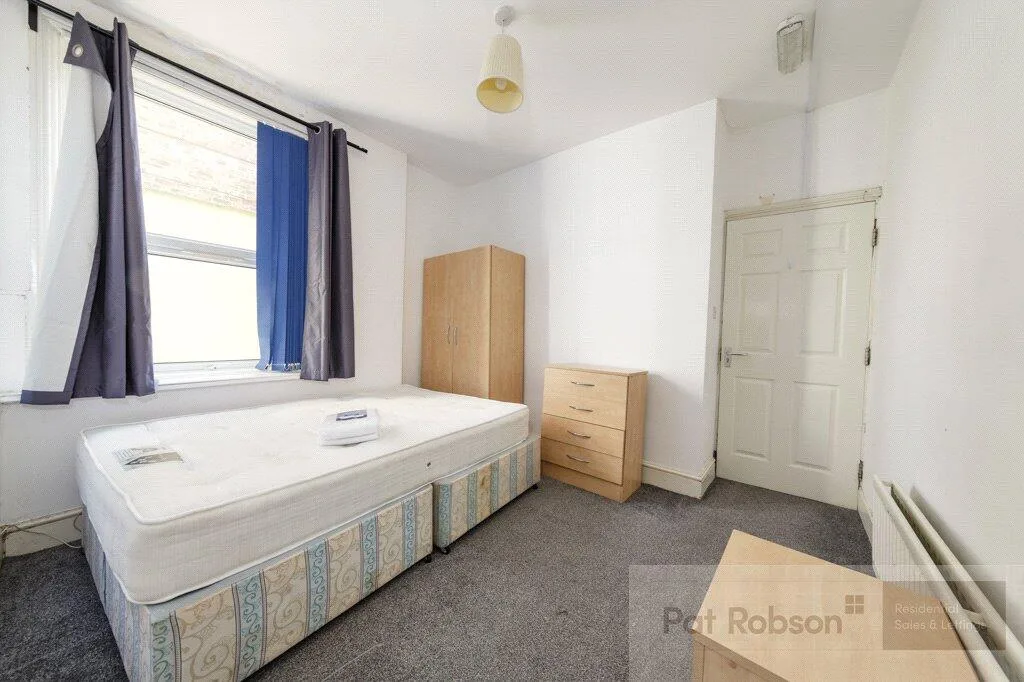 6 bedroom house for rent