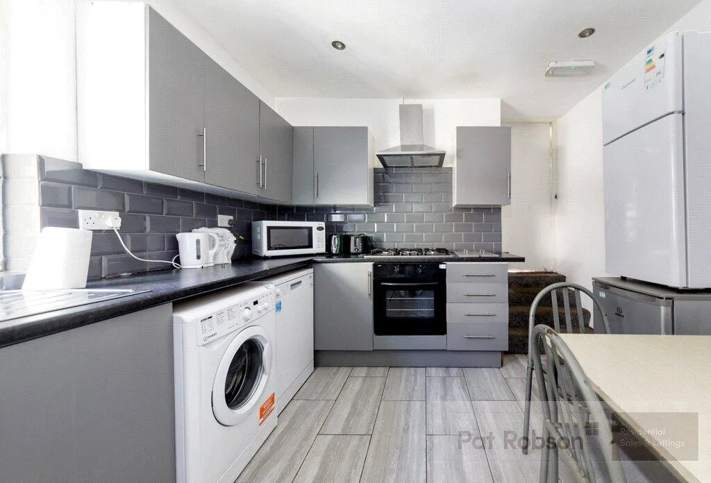 6 bedroom house for rent