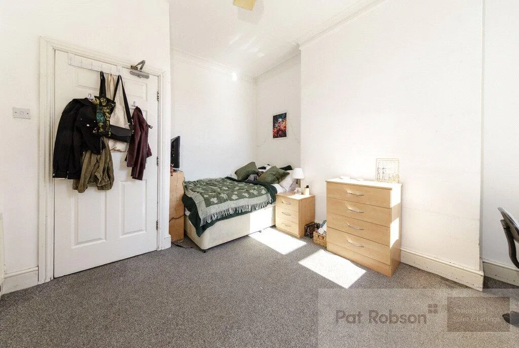 6 bedroom house for rent