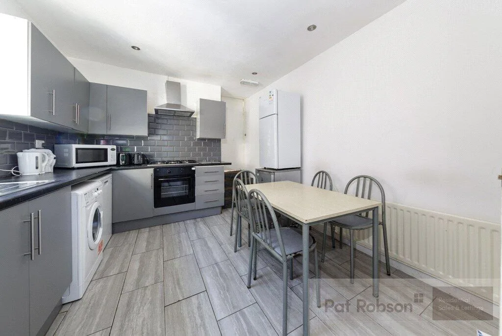 6 bedroom house for rent