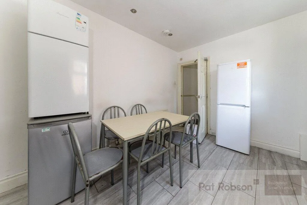 6 bedroom house for rent