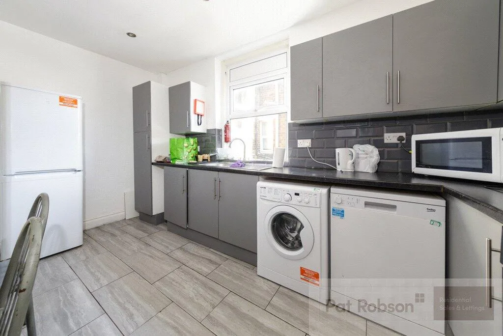 6 bedroom house for rent