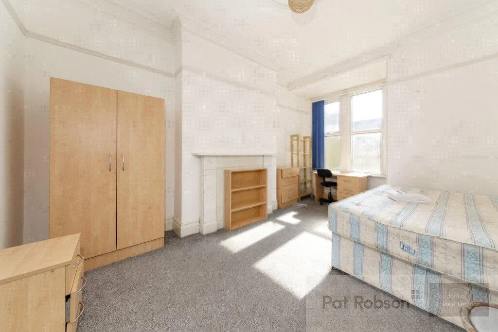 6 bedroom house for rent