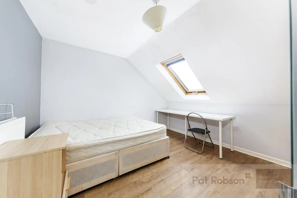 8 bedroom house for rent