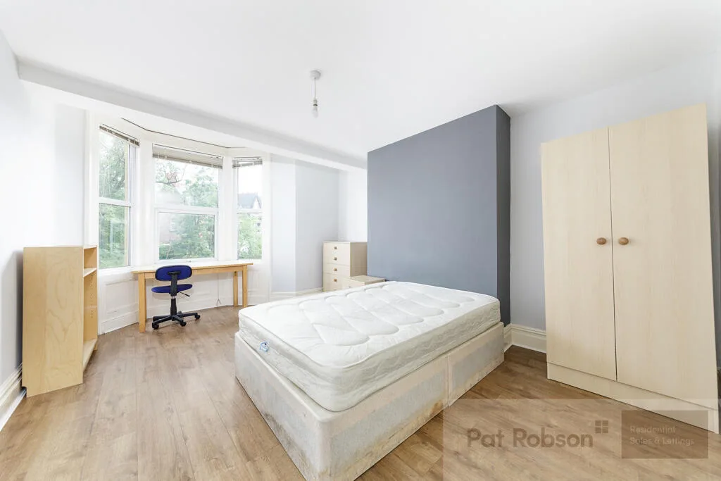 8 bedroom house for rent