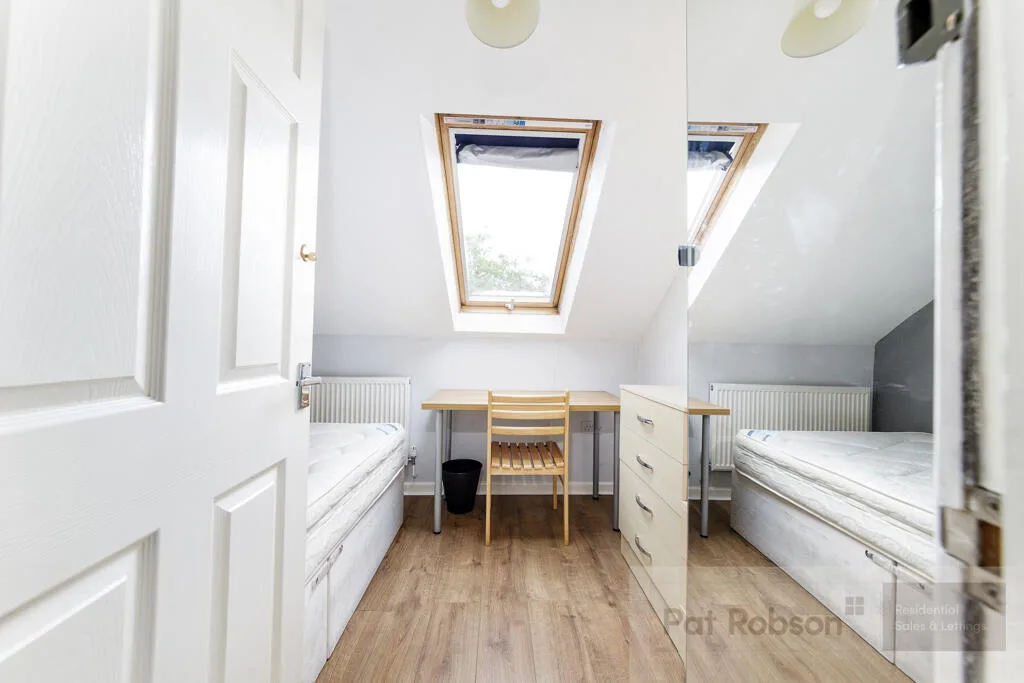 8 bedroom house for rent