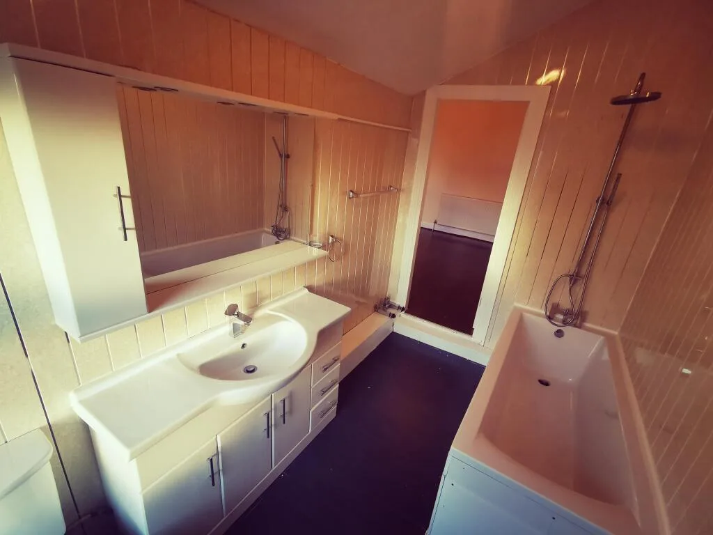 2 bedroom house for rent
