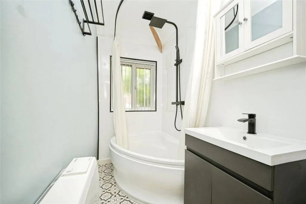 2 bedroom semi-detached house for rent