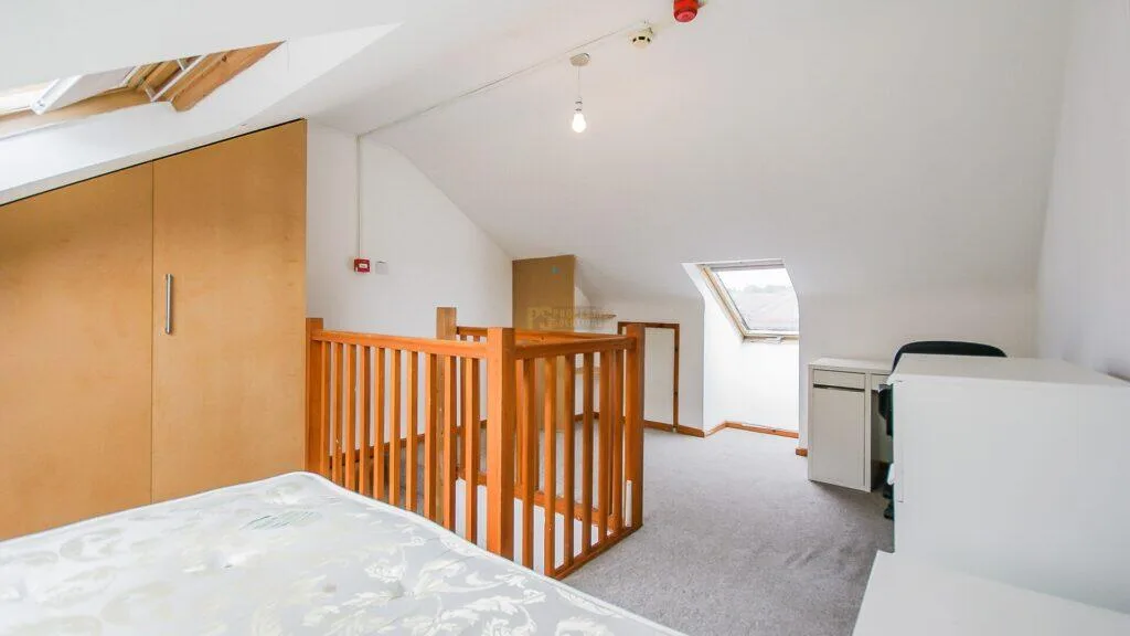 4 bedroom end of terrace house for rent