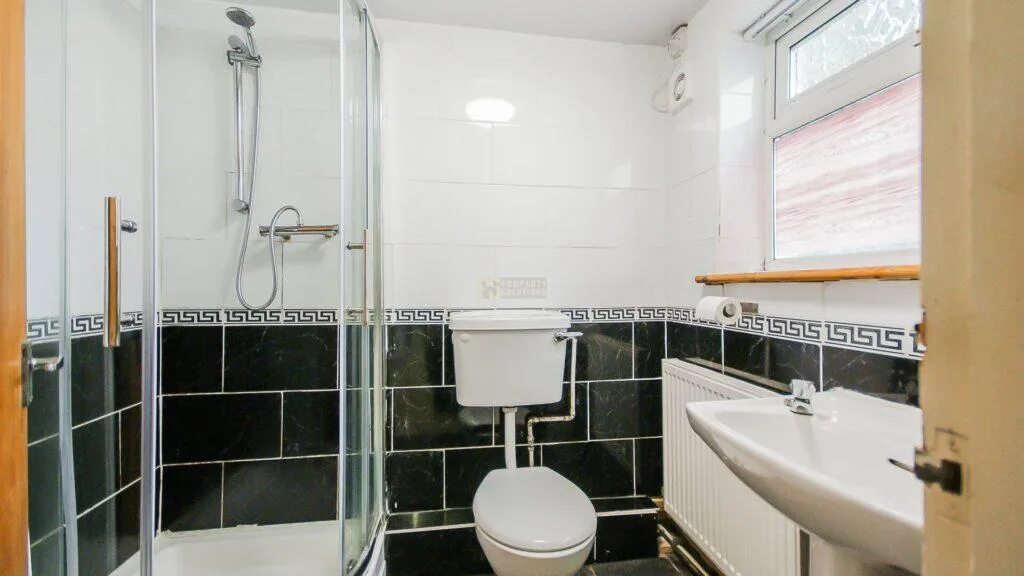 4 bedroom end of terrace house for rent
