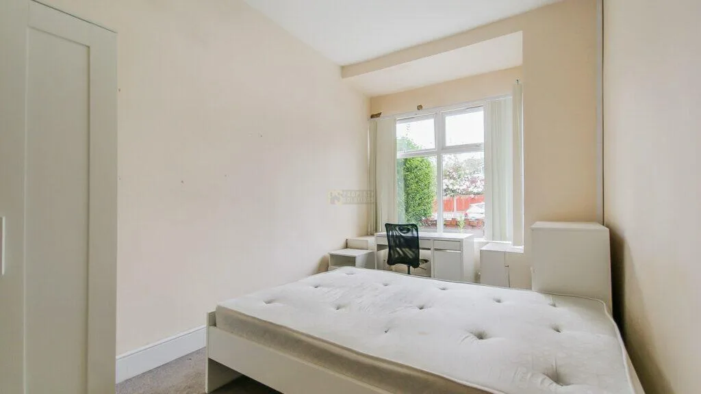 4 bedroom end of terrace house for rent