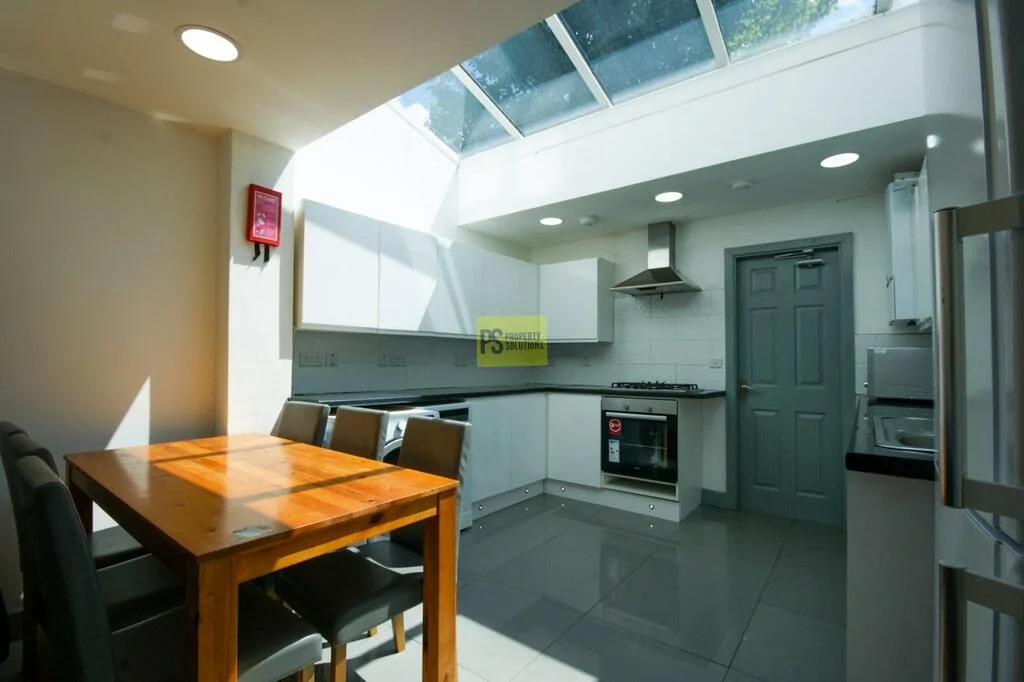 6 bedroom terraced house for rent