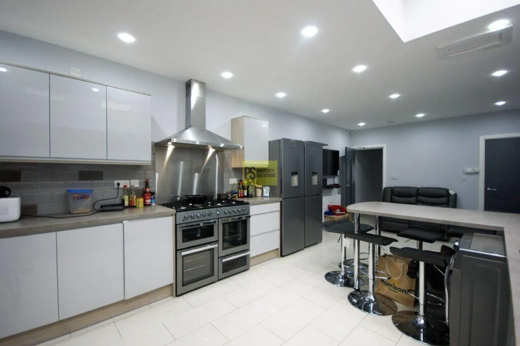 7 bedroom terraced house for rent