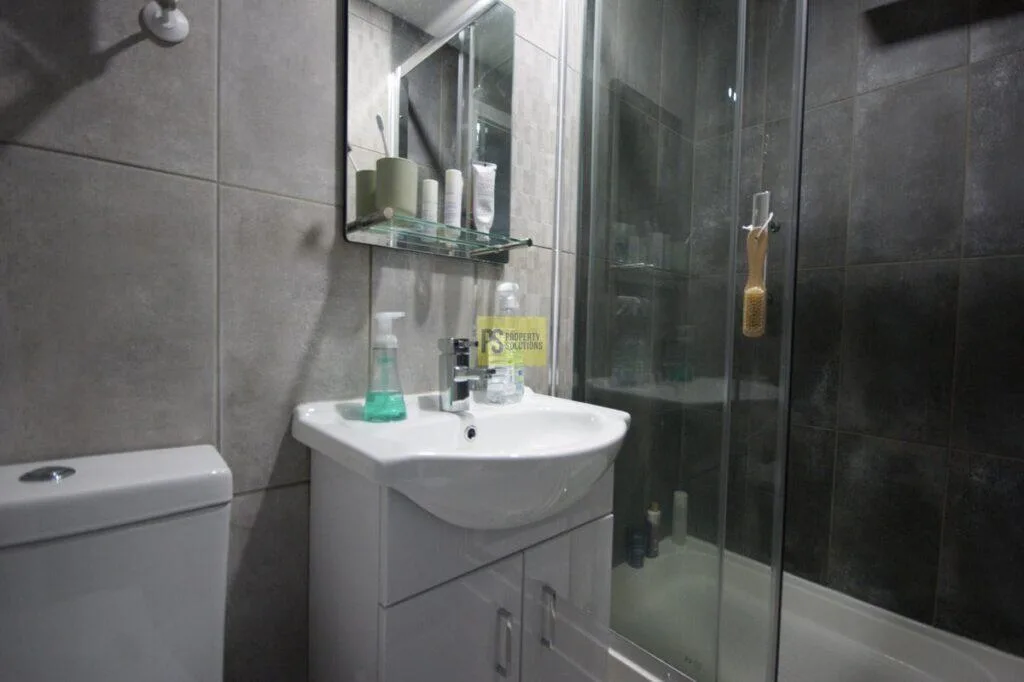 7 bedroom terraced house for rent