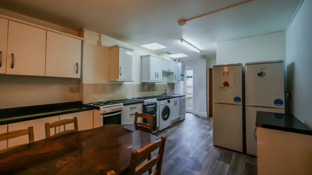 6 bedroom terraced house for rent