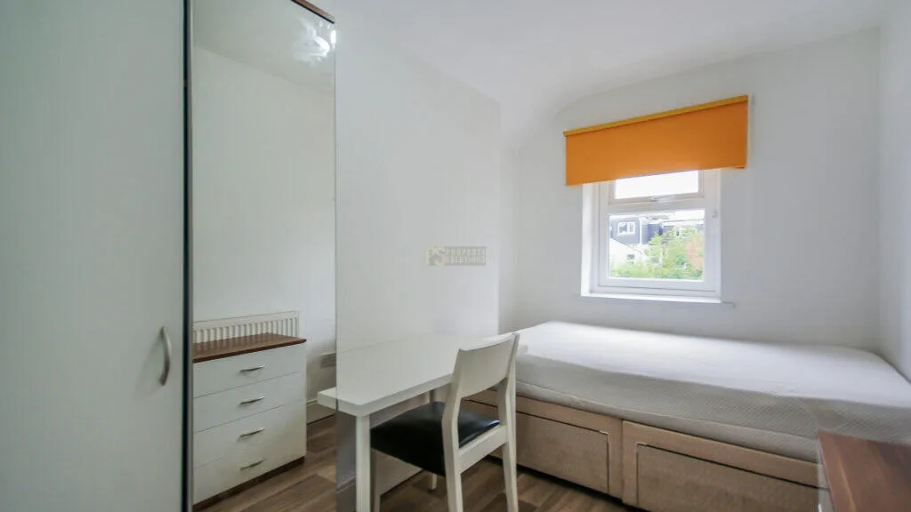 6 bedroom terraced house for rent