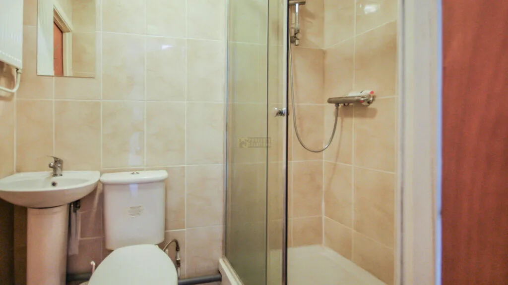 6 bedroom terraced house for rent