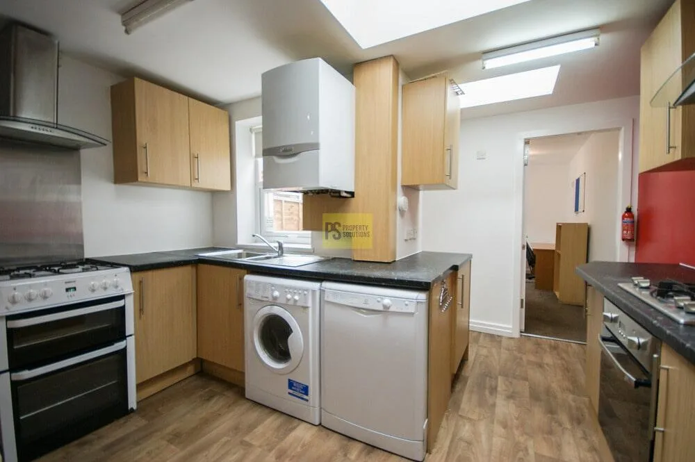 6 bedroom terraced house for rent