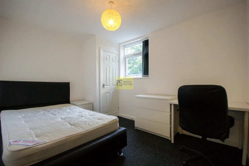 5 bedroom terraced house for rent