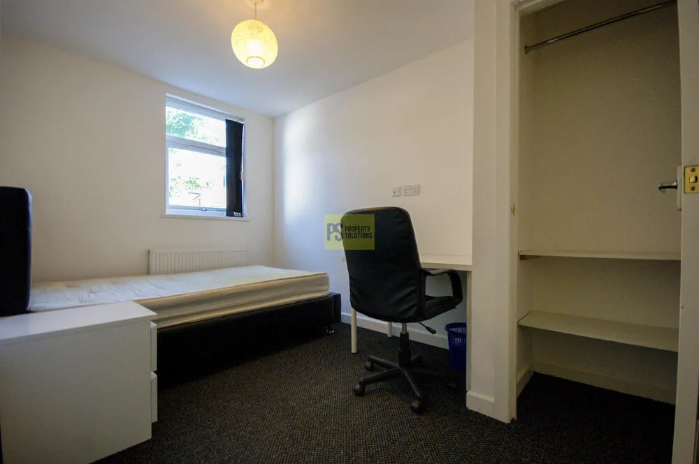 5 bedroom terraced house for rent