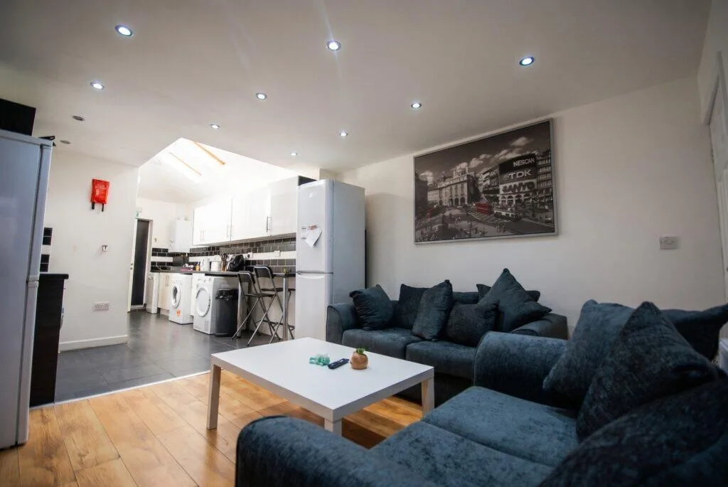 5 bedroom terraced house for rent
